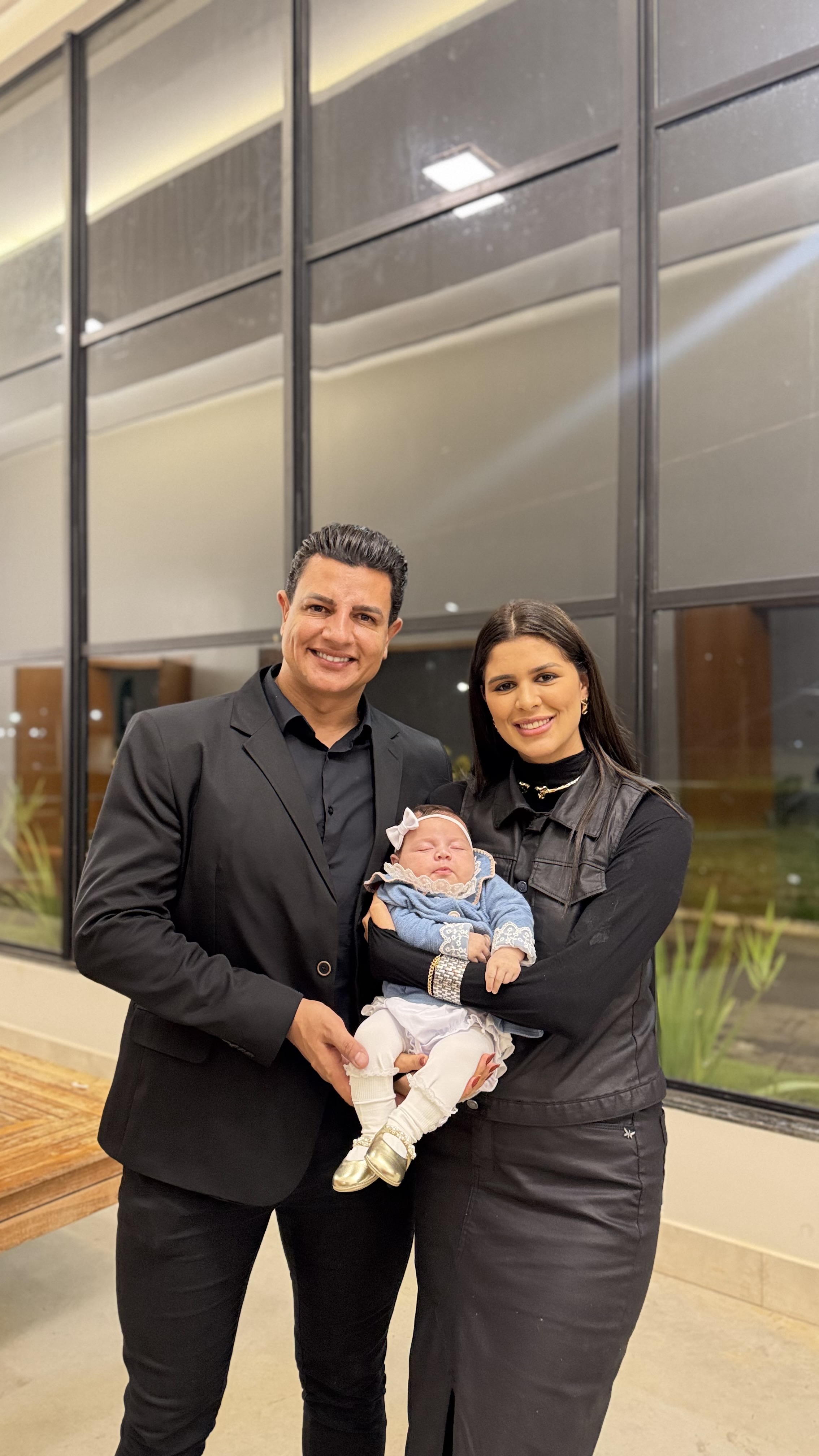 Professor Marcos Júnior com sua esposa Rafaela e filha Manuela